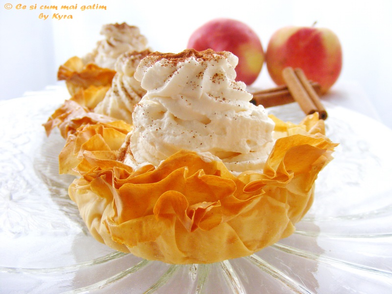 Mille-feuille cu mere caramelizate