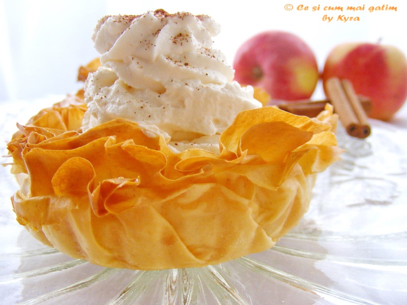 Mille-feuille cu mere caramelizate