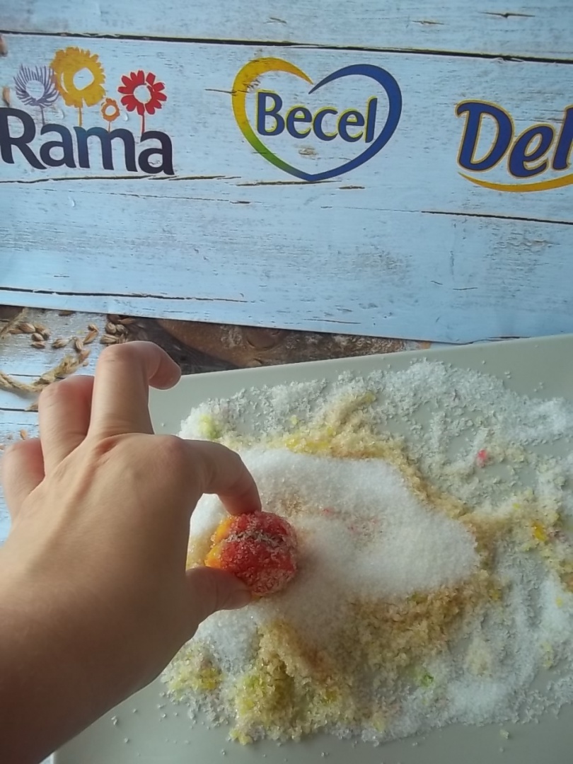 Piersici cu ciocolata si nuci