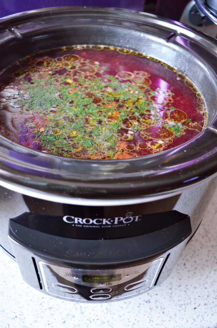 Ciorba cu varza rosie si suc de rosii la slow cooker Crock-Pot
