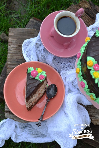 Tort cu ciocolata si fructe tropicale