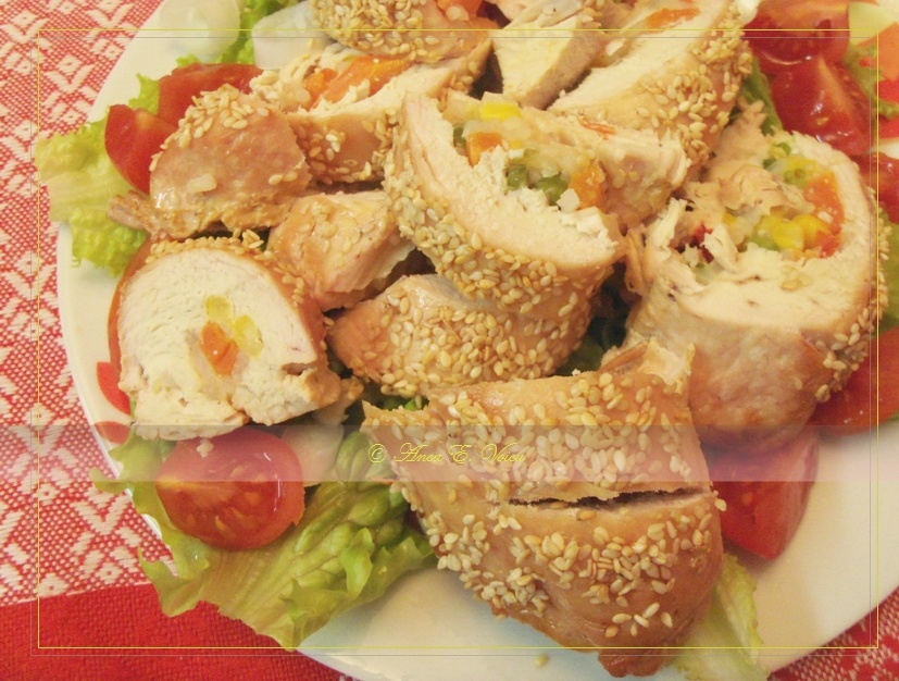 Rulada de pui cu legume si susan