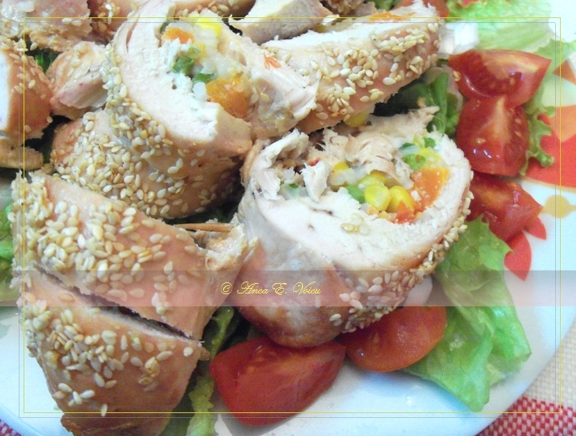 Rulada de pui cu legume si susan