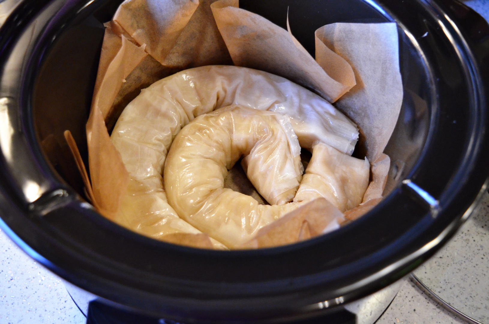 Placinta invartita cu nuca si portocala - de post, la slow cooker Crock-Pot