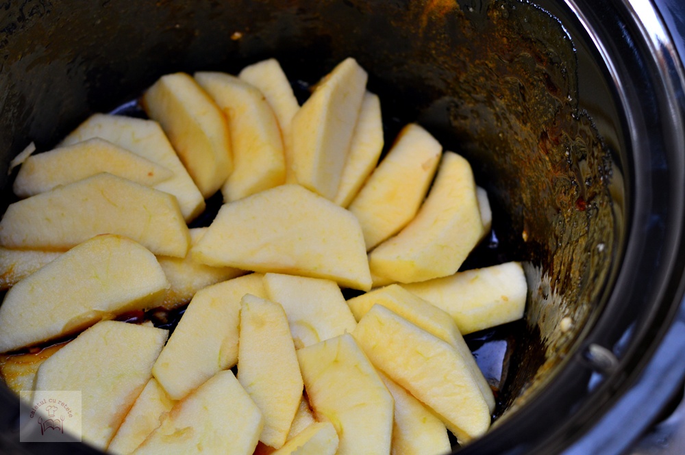 Tort de mere de post, la slow cooker Crock-Pot