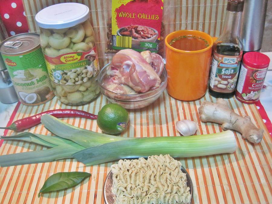 Supa tailandeza de pui cu lapte de cocos si lime