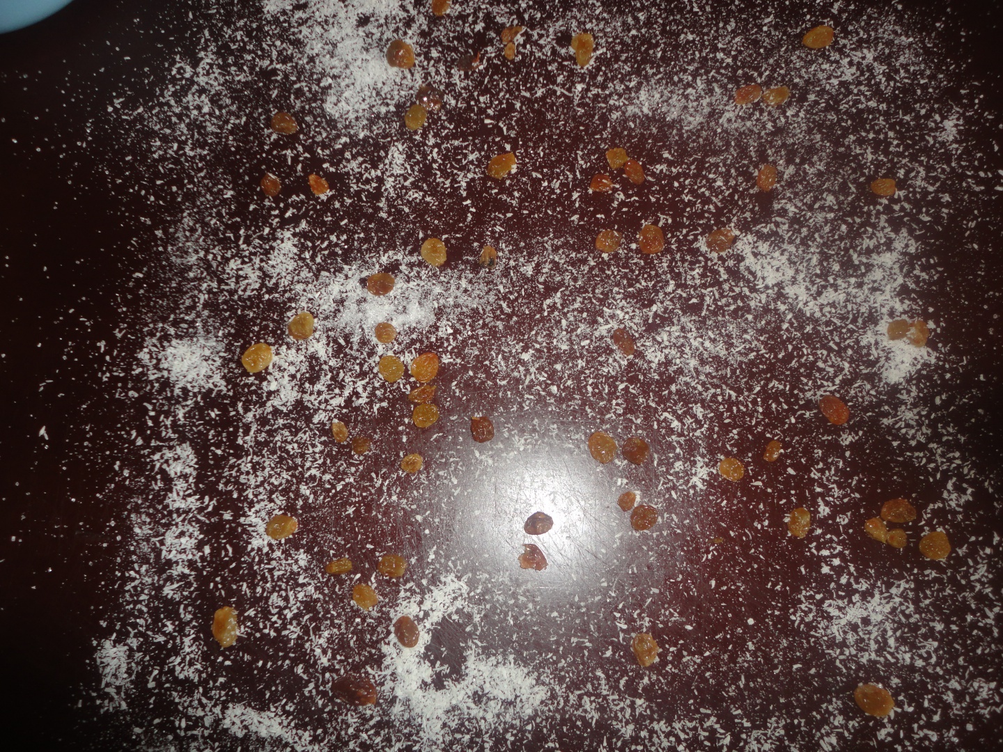 Melcisori dulci cu stafide si nuca de cocos