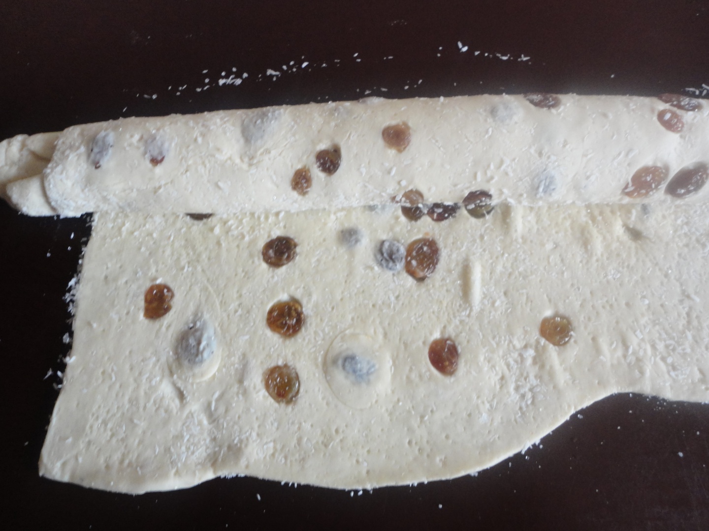 Melcisori dulci cu stafide si nuca de cocos