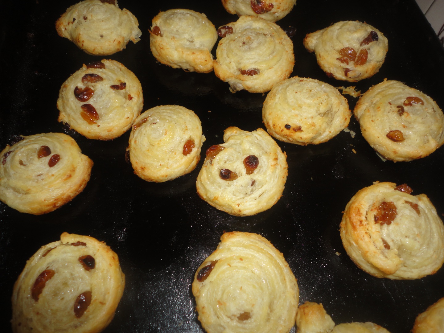 Melcisori dulci cu stafide si nuca de cocos