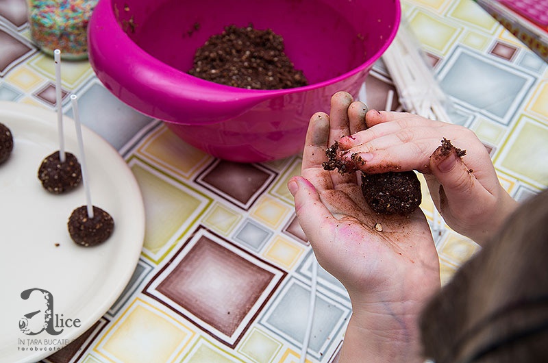 Cake pops cu glazura fericita