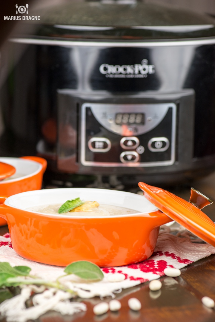 Supa crema de fasole cu usturoi copt la Slow Cooker Crock-Pot – de post