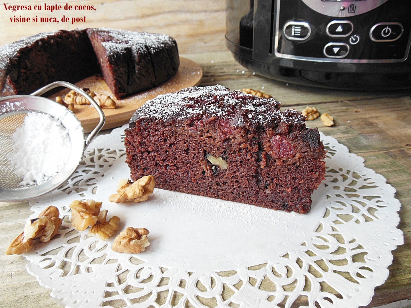 Negresa cu lapte de cocos, visine si nuca, de post