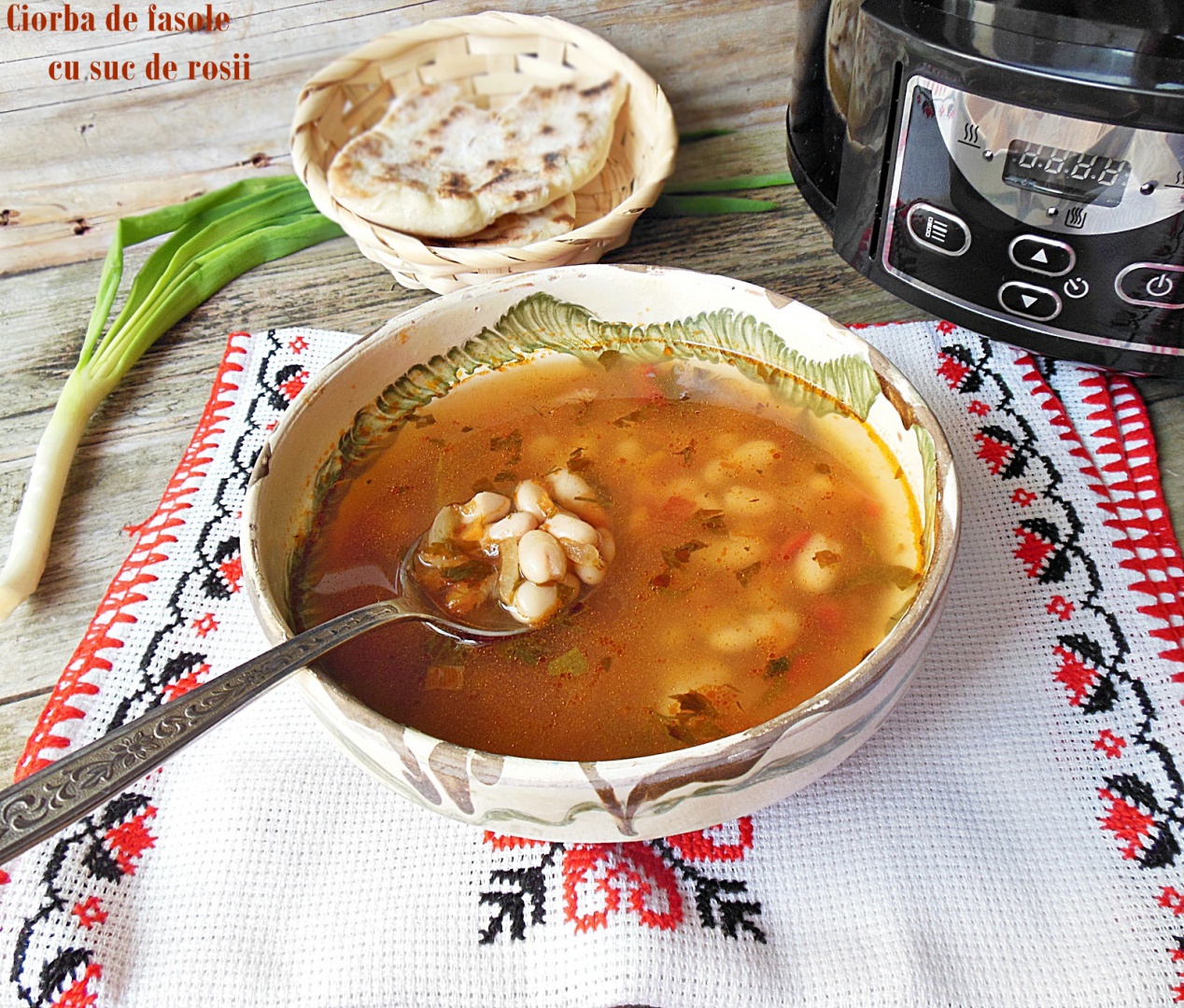 Ciorba de fasole cu suc de rosii