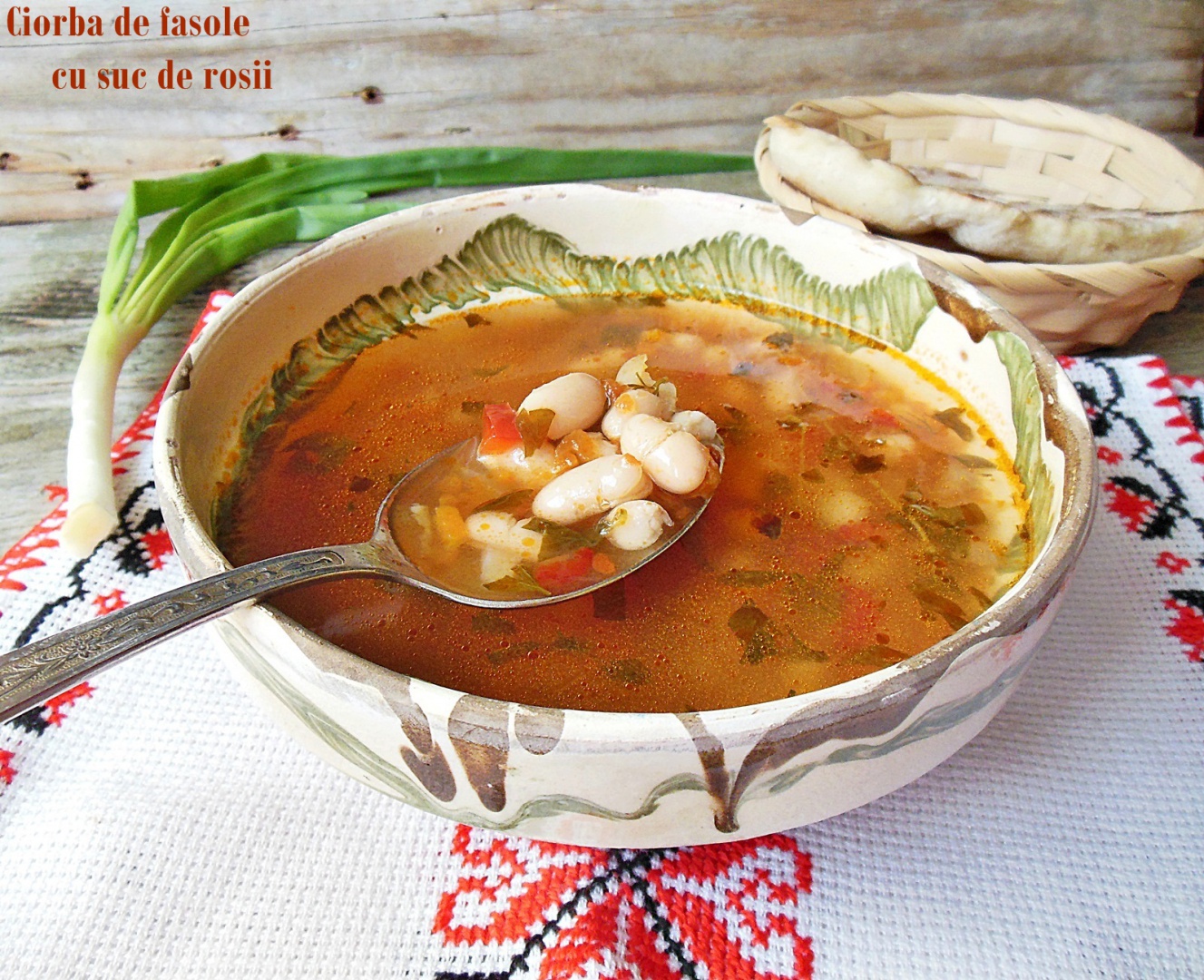 Ciorba de fasole cu suc de rosii