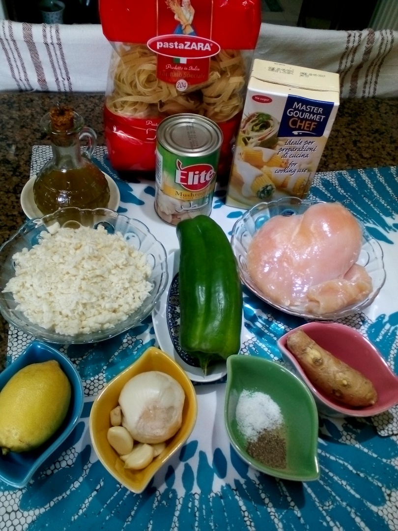 Fettuccine cu piept de pui si crema la cuptor