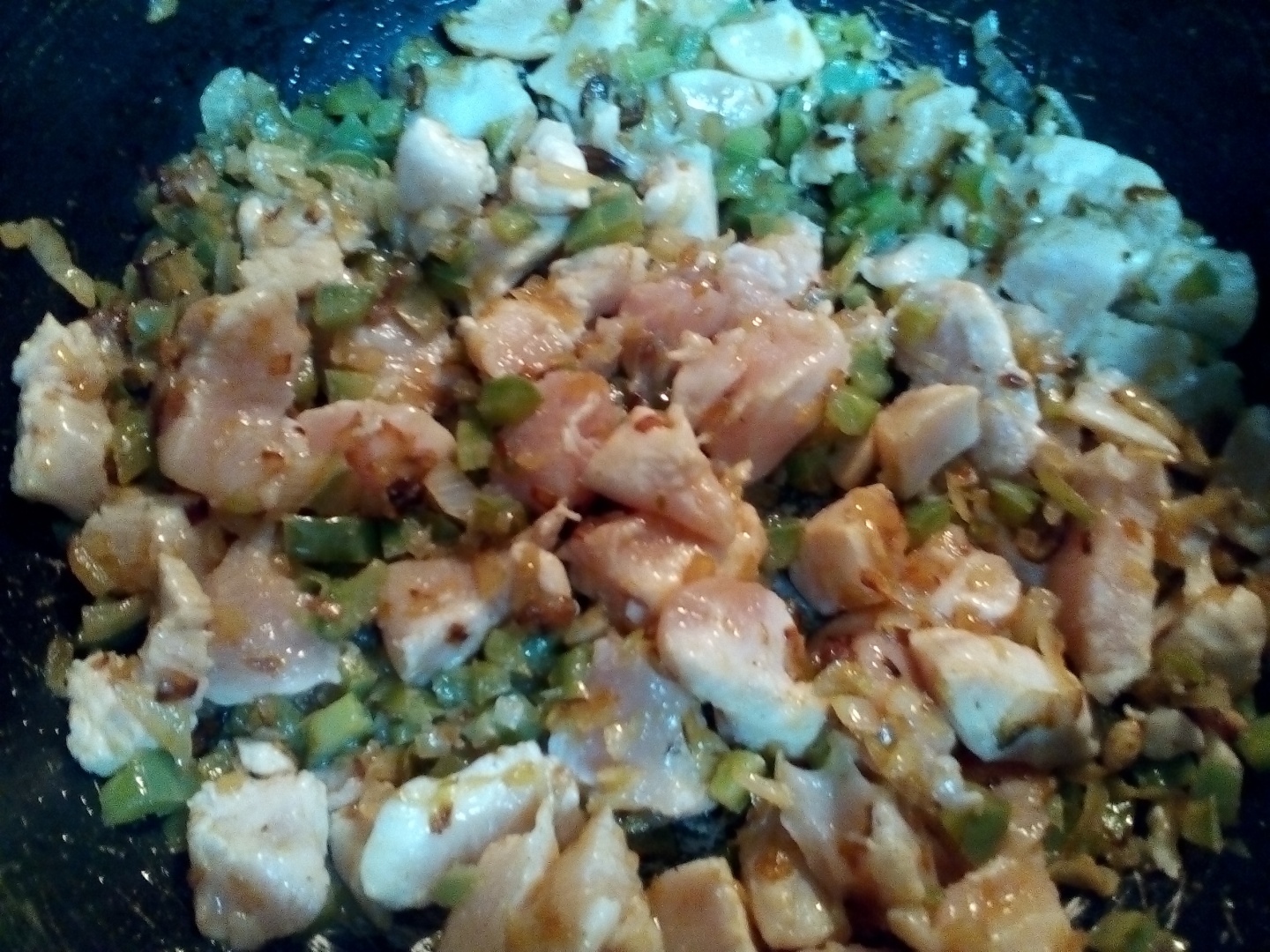 Fettuccine cu piept de pui si crema la cuptor