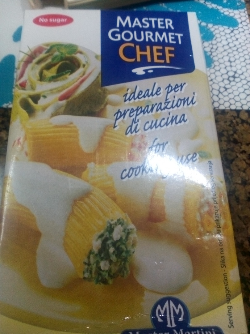 Fettuccine cu piept de pui si crema la cuptor