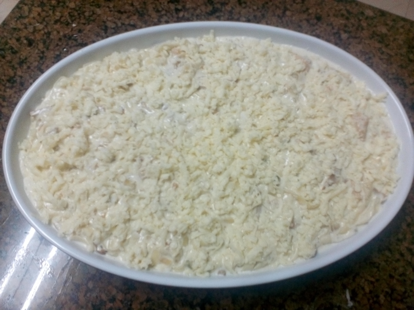 Fettuccine cu piept de pui si crema la cuptor