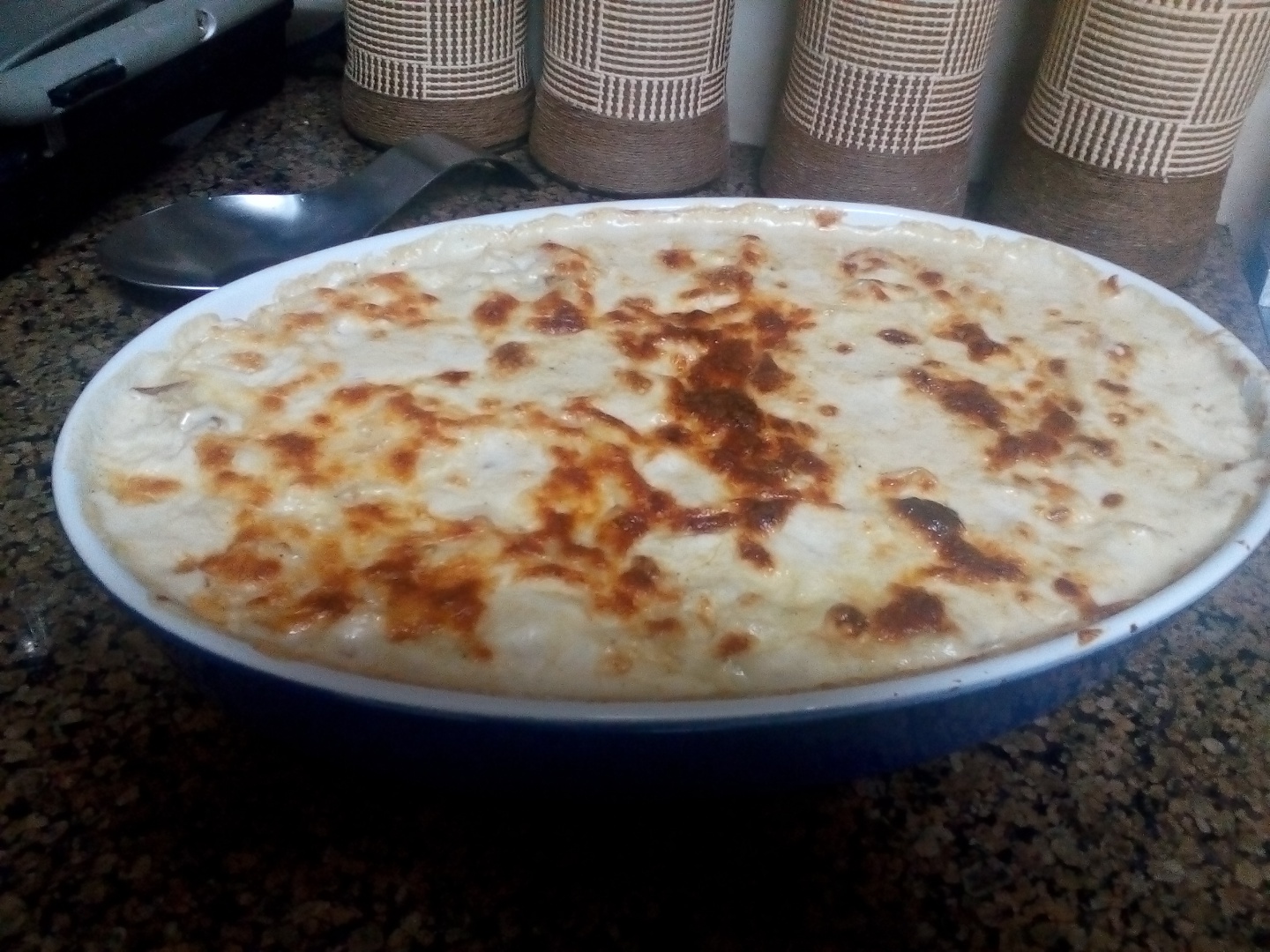 Fettuccine cu piept de pui si crema la cuptor