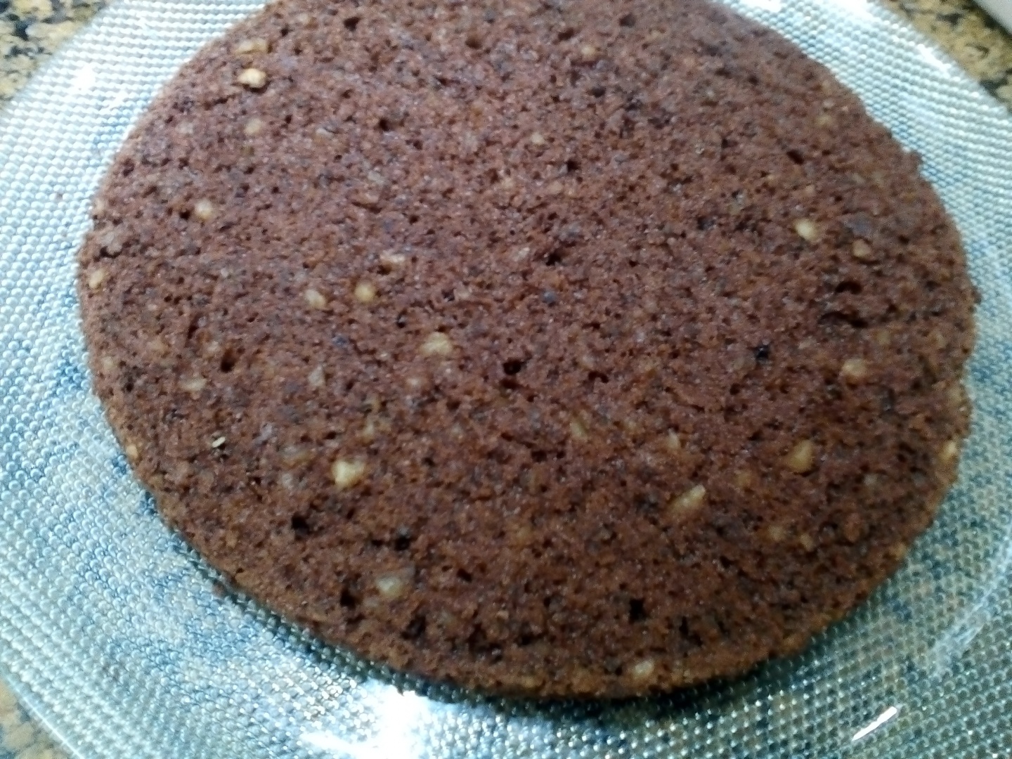 "Tort  Festiv "  cu blat de ciocolata si nuca si trei creme distincte (umpluturi)