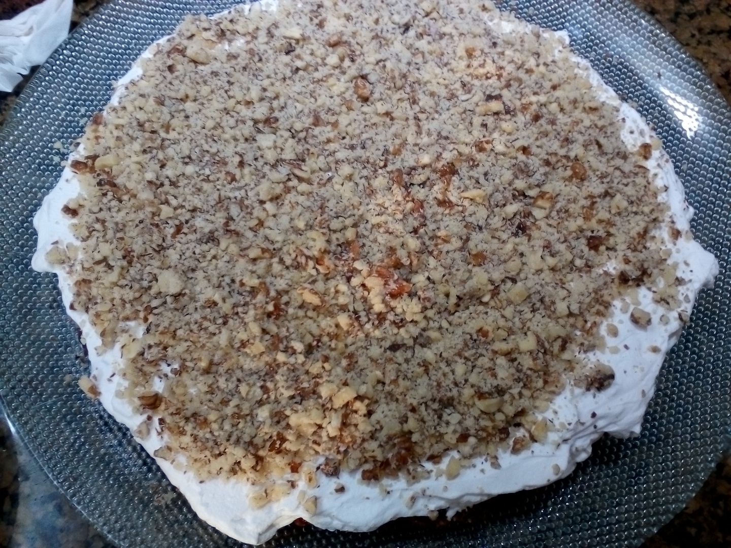 "Tort  Festiv "  cu blat de ciocolata si nuca si trei creme distincte (umpluturi)