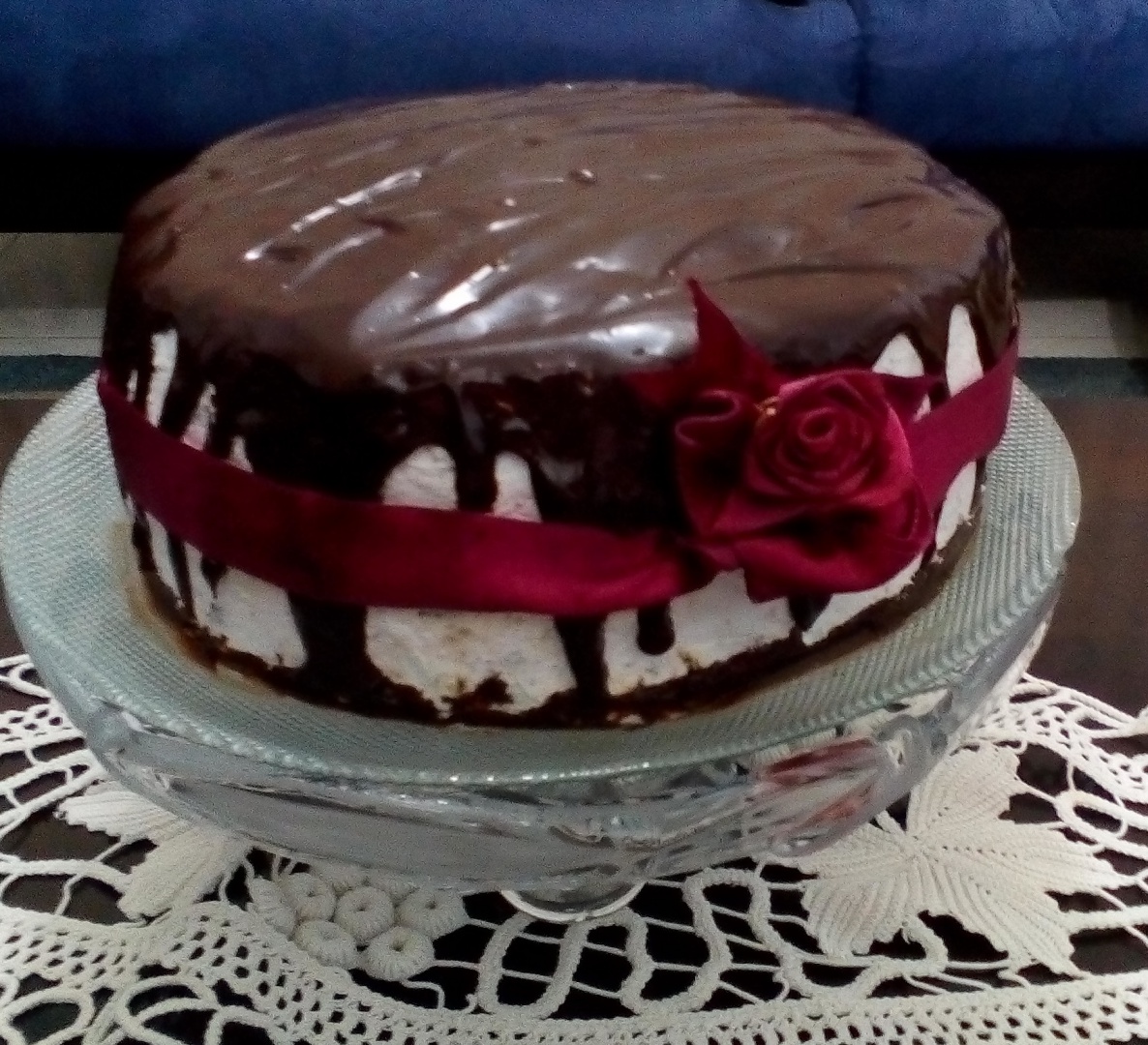 "Tort  Festiv "  cu blat de ciocolata si nuca si trei creme distincte (umpluturi)