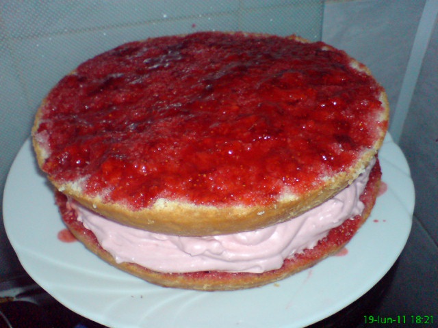 Tort Capsunica fericita
