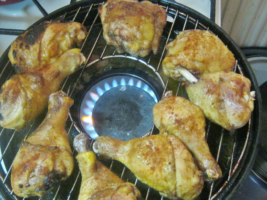 Friptura de pui cu cartofi la cuptor si sos alb de nuci