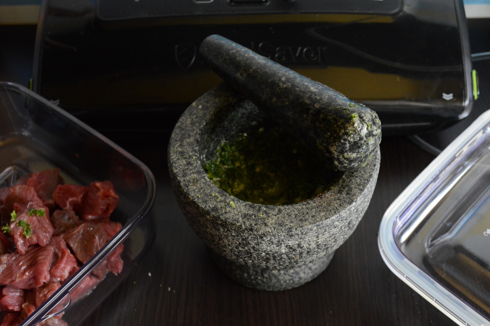 Marinata a la Jamie Oliver pentru carne de oaie pregatita cu aparatul de marinat FoodSaver