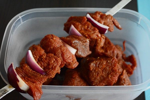 Marinata a la Jamie Oliver pentru carne de oaie pregatita cu aparatul de marinat FoodSaver