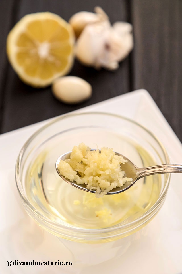 Marinata simpla cu usturoi si cimbrisor la aparatul de marinat Food Saver