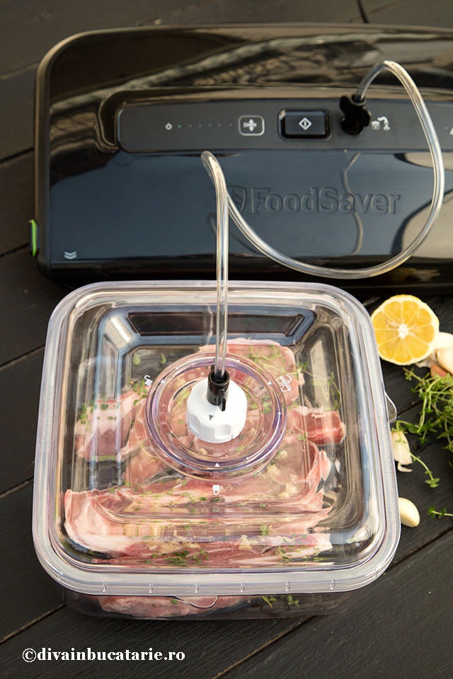 Marinata simpla cu usturoi si cimbrisor la aparatul de marinat Food Saver