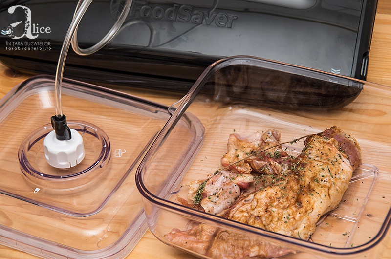 Coaste de miel cu salsa de naut, marinate rapid cu aparatul Food Saver