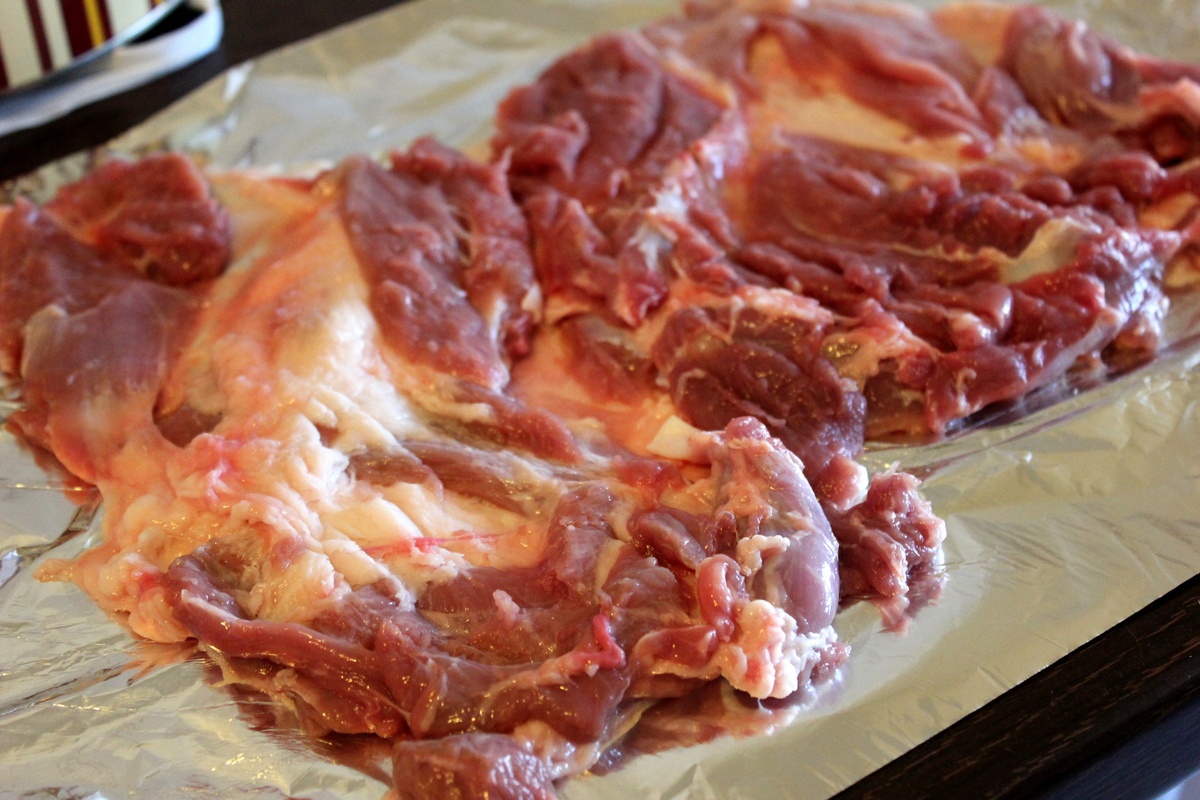 Rulada de miel pe pat de mazare cu menta, pregatita cu aparatul de marinat FoodSaver