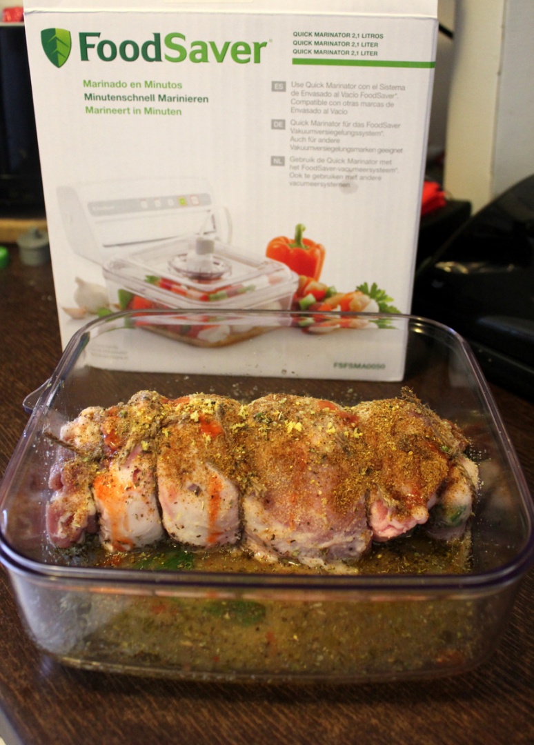 Rulada de miel pe pat de mazare cu menta, pregatita cu aparatul de marinat FoodSaver