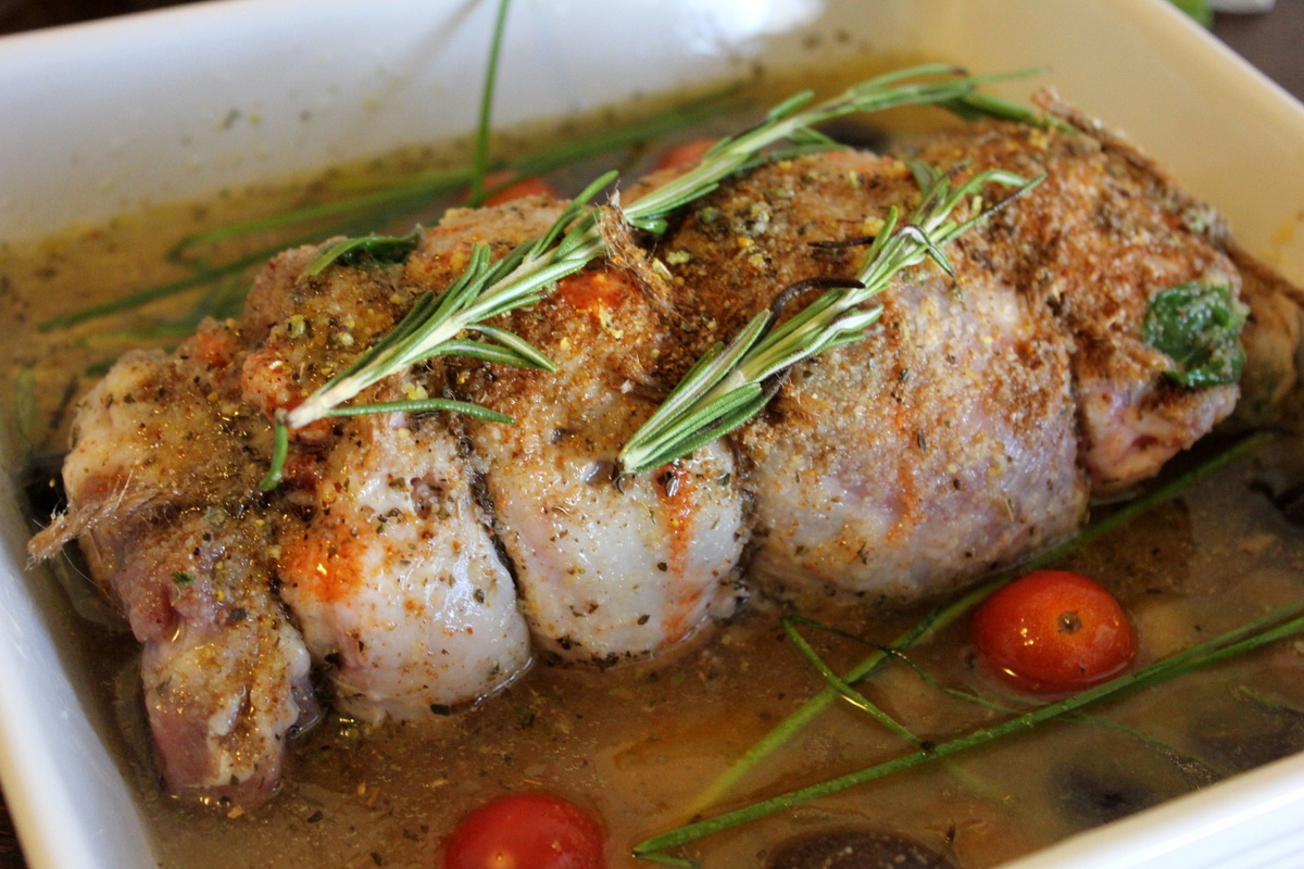 Rulada de miel pe pat de mazare cu menta, pregatita cu aparatul de marinat FoodSaver