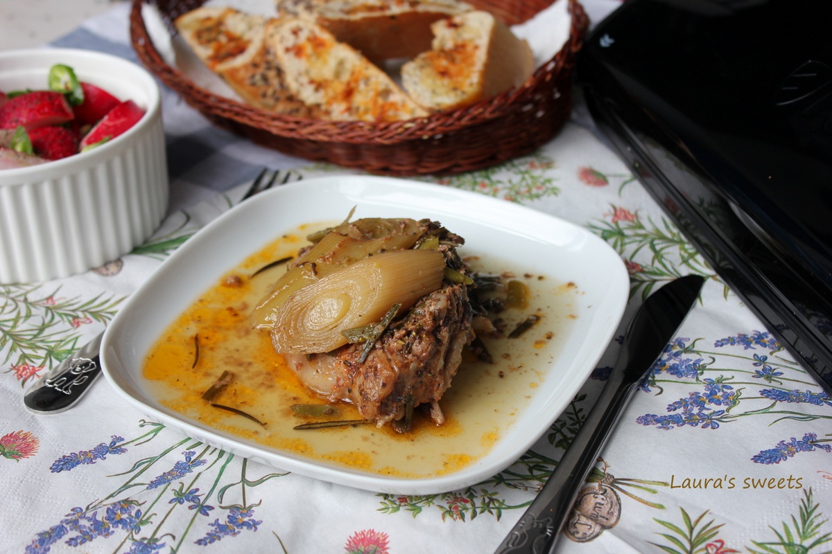 Mancare de praz cu miel pregatita cu aparatul de marinat FoodSaver