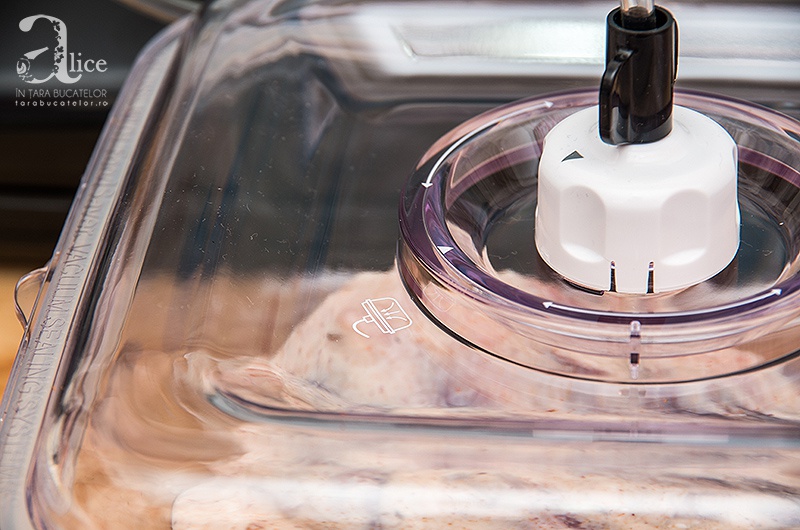 Miel cu sos de iaurt la cuptor pregatit cu aparatul de marinat FoodSaver