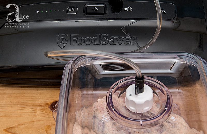 Miel cu sos de iaurt la cuptor pregatit cu aparatul de marinat FoodSaver