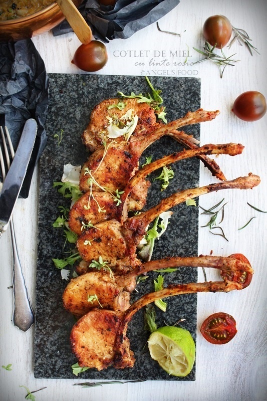 Cotlete de miel cu linte rosie si salata de verdeturi, pregatite cu aparatul de marinat FoodSaver