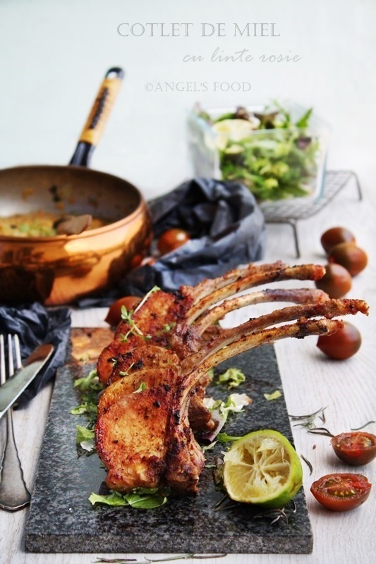 Cotlete de miel cu linte rosie si salata de verdeturi, pregatite cu aparatul de marinat FoodSaver