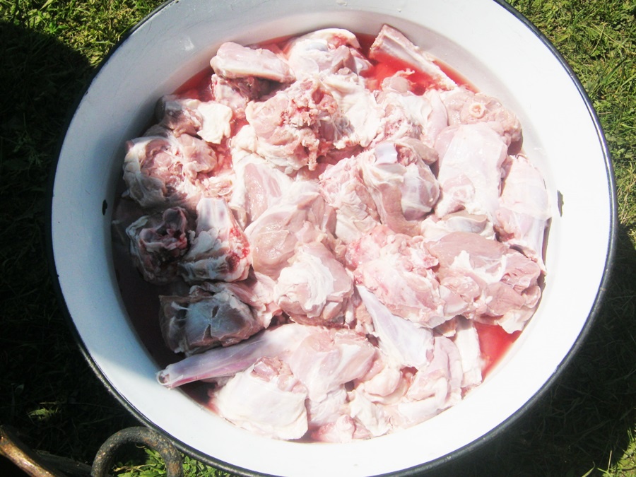 Miel la ceaun cu sos de vin alb