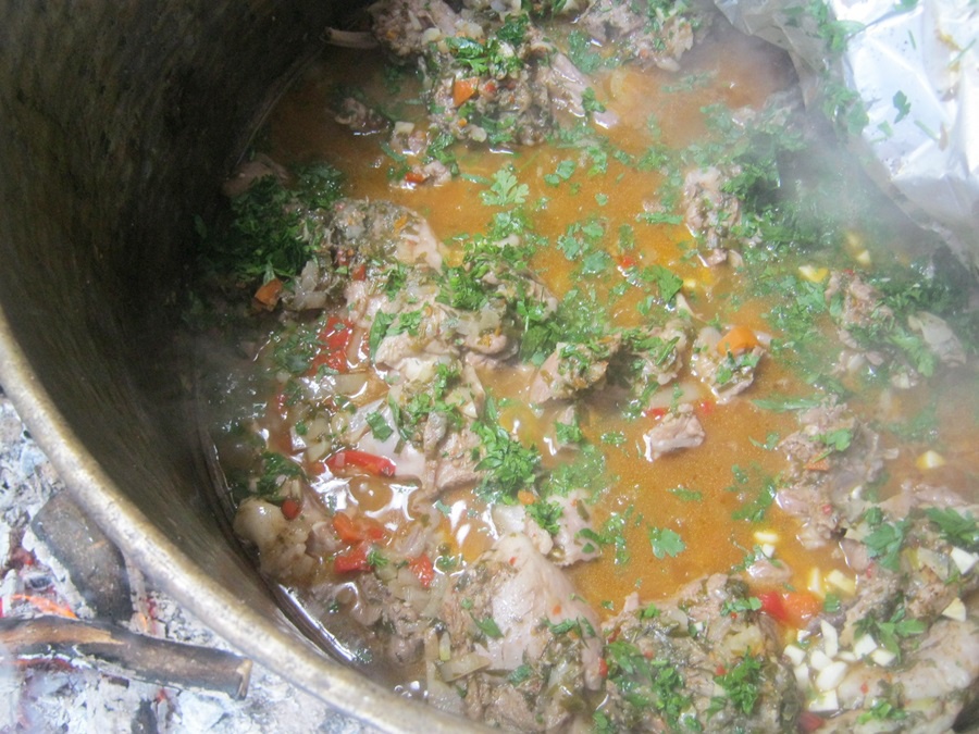 Miel la ceaun cu sos de vin alb