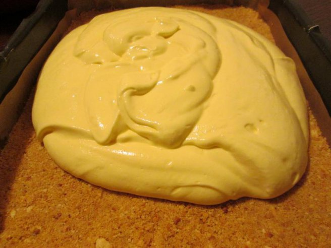 Prajitura cu branza,ciocolata si capsuni