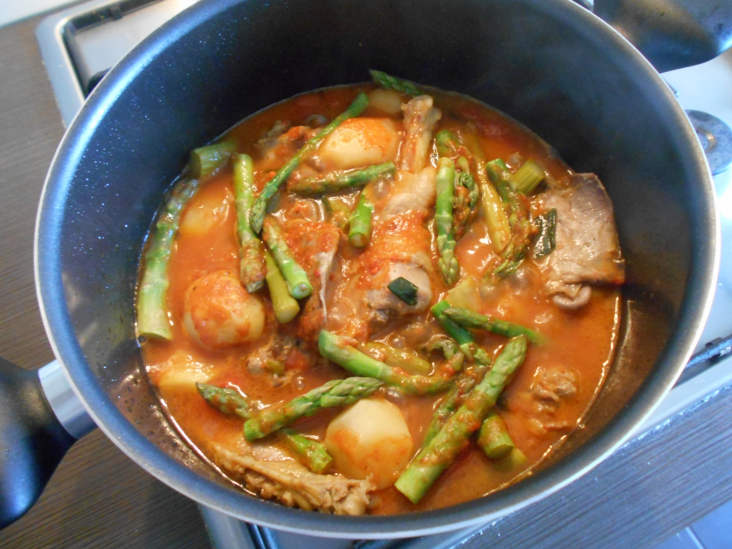 Pui cu sparanghel si cartofi