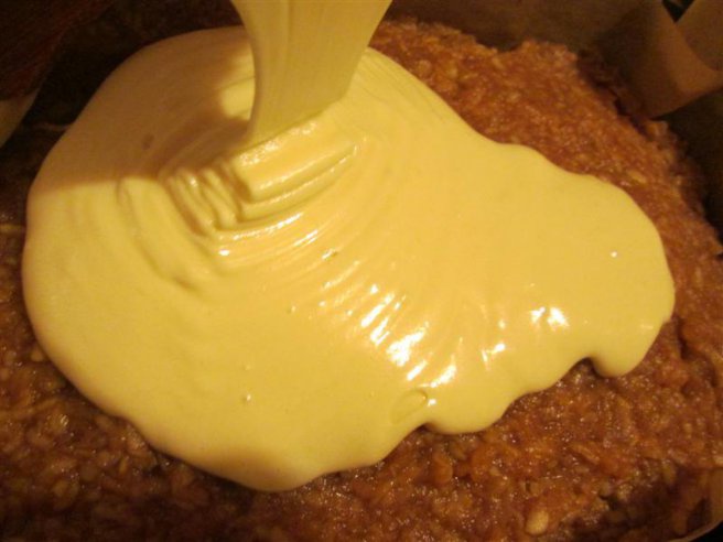 Prajitura turnata cu mere