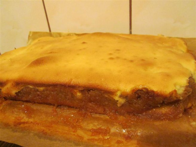 Prajitura turnata cu mere