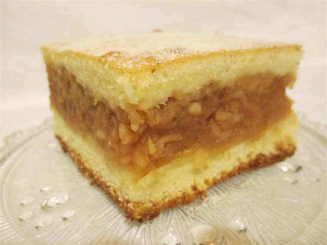 Prajitura turnata cu mere