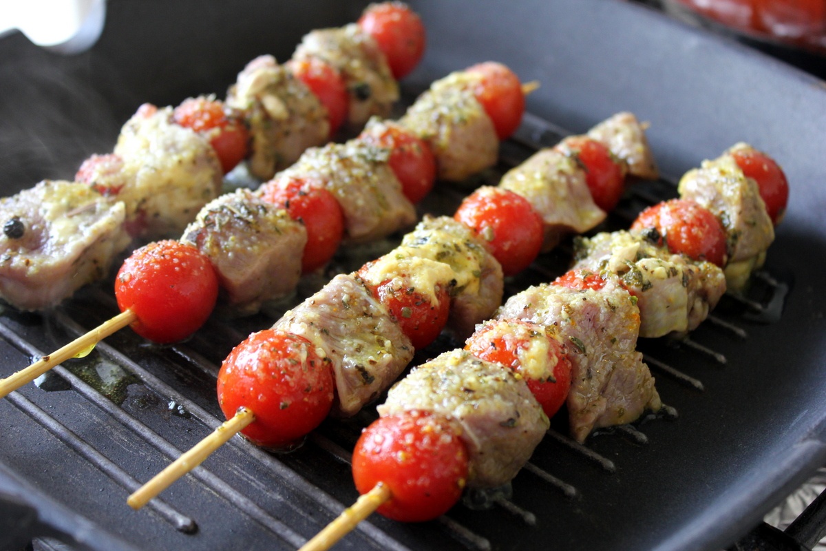 Frigarui din carne de miel pregatite cu aparatul de marinat FoodSaver