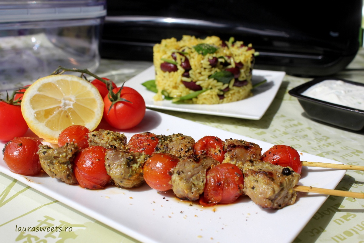 Frigarui din carne de miel pregatite cu aparatul de marinat FoodSaver